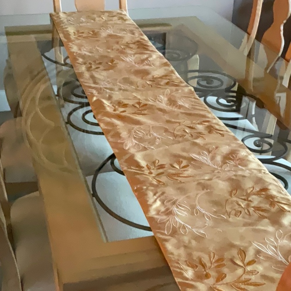 TABLE RUNNER